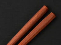 Essstäbchen Set Gokujyo, 2 Ablagen, Geschenkverpackung 7 Essstäbchen Set Gokujyo, 2 Ablagen, Geschenkverpackung – Bild 5