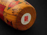 Kokeshi: Dekofigur Kantsubaki 7 Kokeshi: Dekofigur Kantsubaki – Bild 5