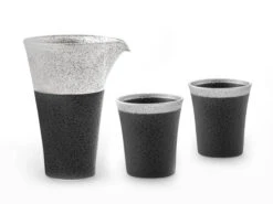 Sake Set Suzune L, 1 Karaffe, 2 Becher L -Japanisches Geschirr Rabatt sake set suzune l 1 karaffe 2 becher l 1